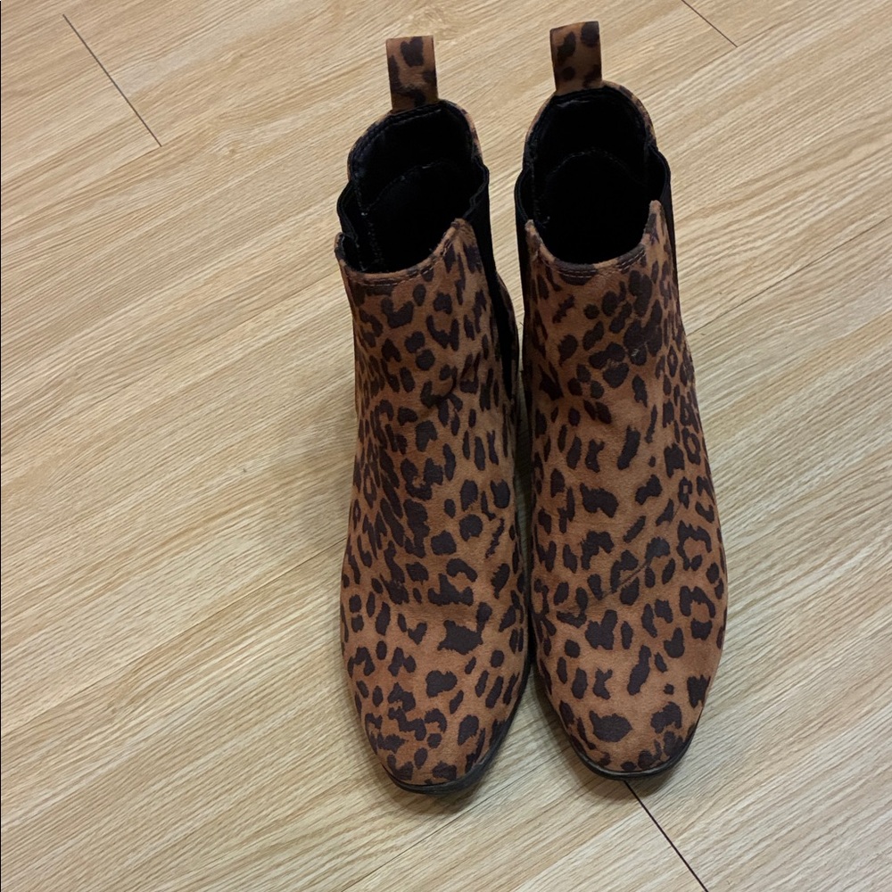 Leopard Print Chelsea Ankle Boots - Brown and Black